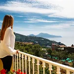 Relais Il Pennino ماسّا لوبْرينسِ