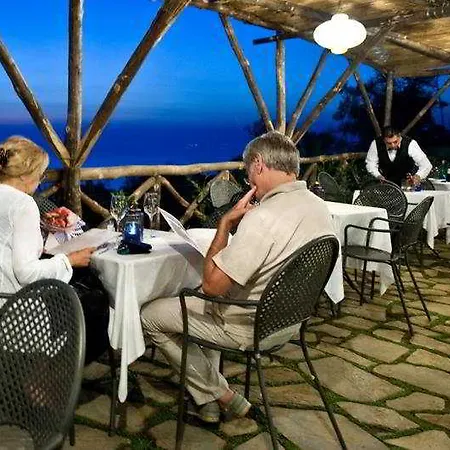 Relais Il Pennino Масса-Лубренсе