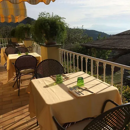 Relais Il Pennino 2* Масса-Лубренсе